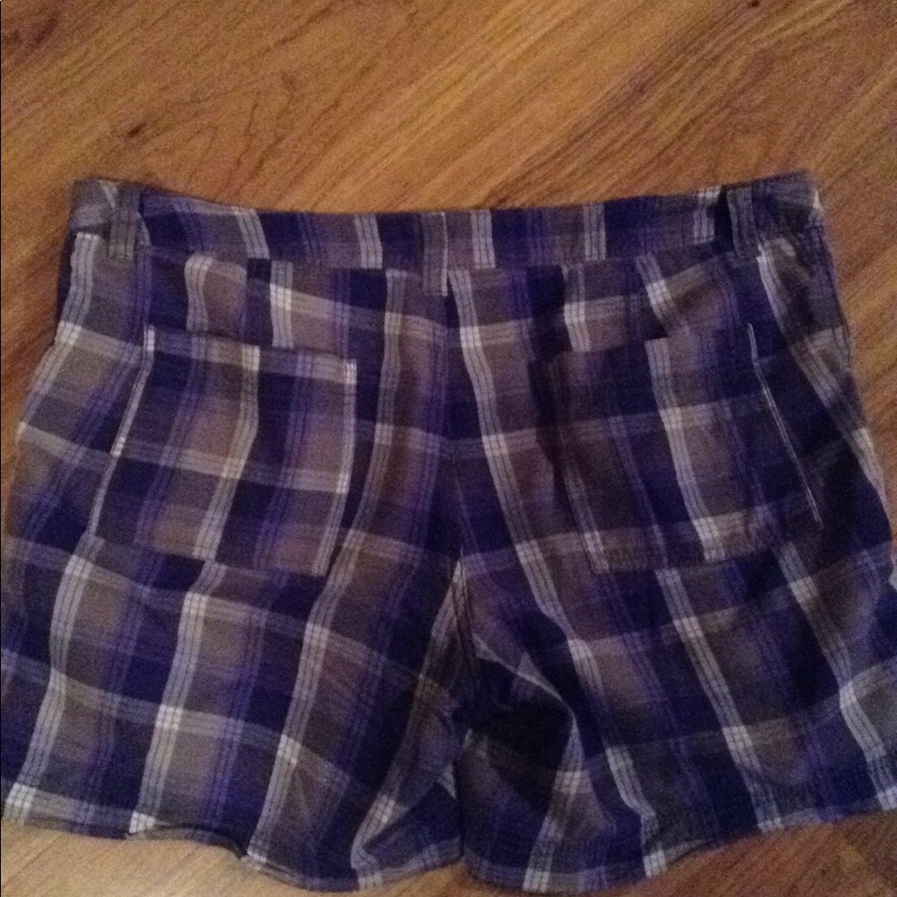 Shorts - Picture 2 of 3
